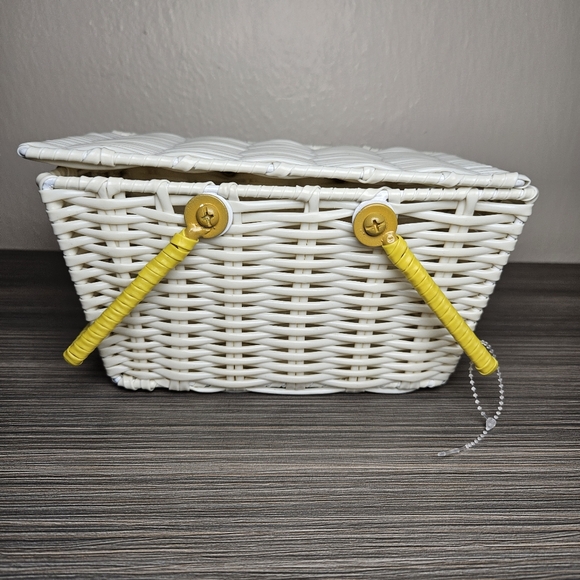 Beekman 1802 White Gift Basket with Yellow Handles New - Picture 2 of 5